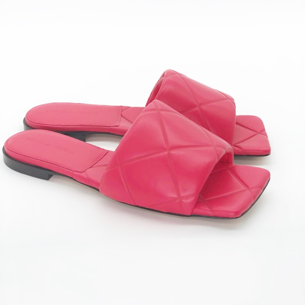 ❌SOLD❌ BOTTEGA VENETA Lido Flat Sandals